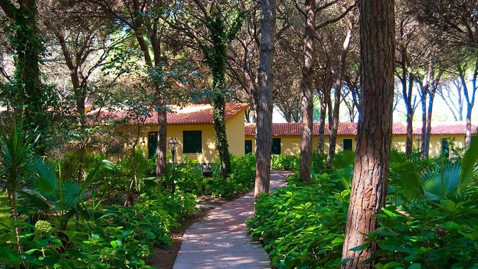 Villa Immersed In The Pine Forest In Sardinia Arborea Hébergement de vacances